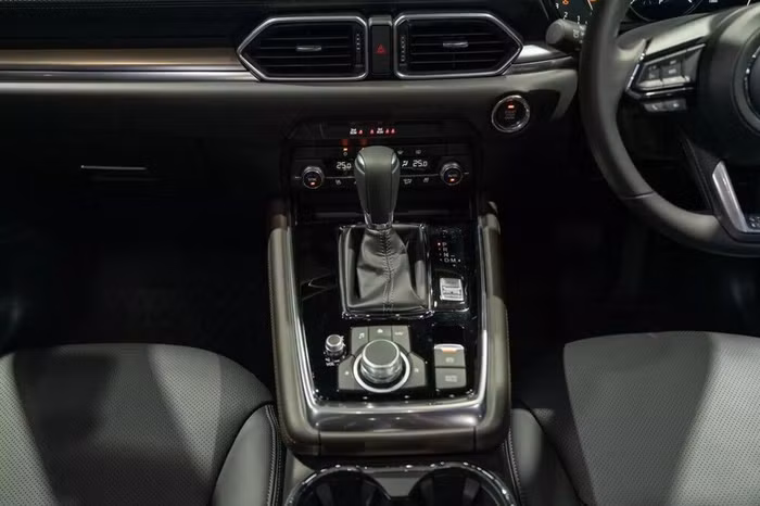 Mazda CX-8 2022 được bổ sung thêm 2 màu đặc biệt ảnh 2