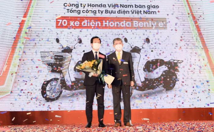 Honda Việt Nam phối hợp với Bưu Điện Việt Nam triển khai thí điểm dự án sử dụng xe điện giao hàng ảnh 3