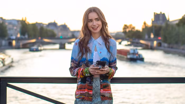 Emily In Paris mùa 2 - Cuộc sống chân thật hơn của cô nàng Emily tại Kinh đô thời trang-3