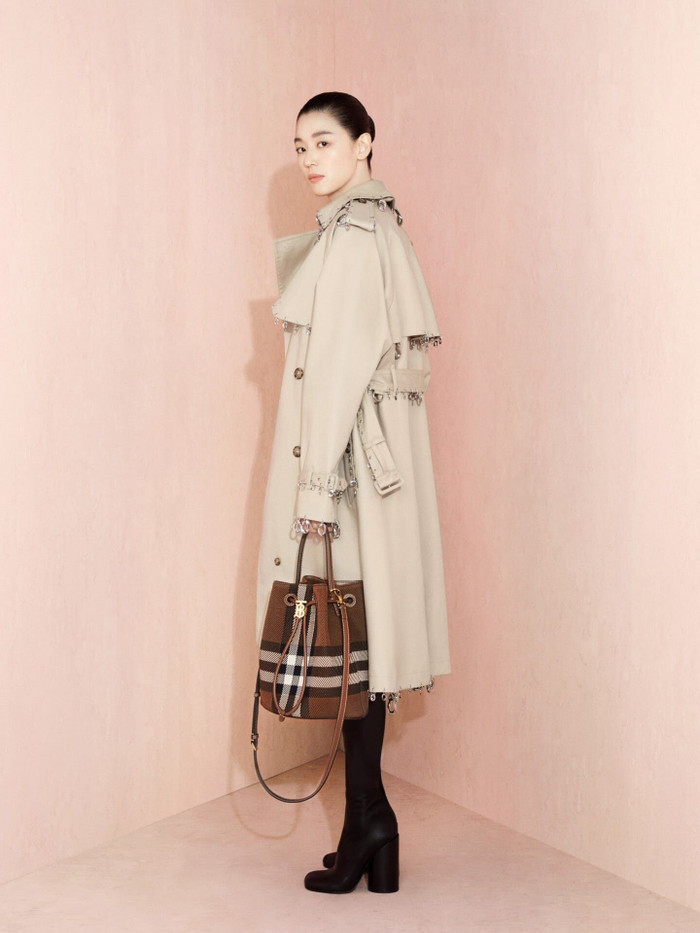 Đại sứ thương hiệu toàn cầu Burberry chọn diễn viên Jun Ji-huyn ảnh 3 Đại sứ thương hiệu toàn cầu Burberry chọn diễn viên Jun Ji-huyn ảnh 3
