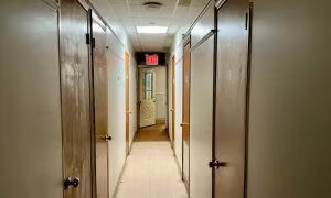 Một đêm tại 'khách sạn tệ nhất New York' ảnh 5