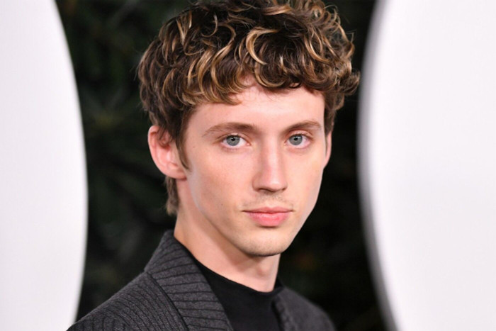 Troye Sivan tham gia vào series “Thần tượng” do The Weeknd đạo diễn