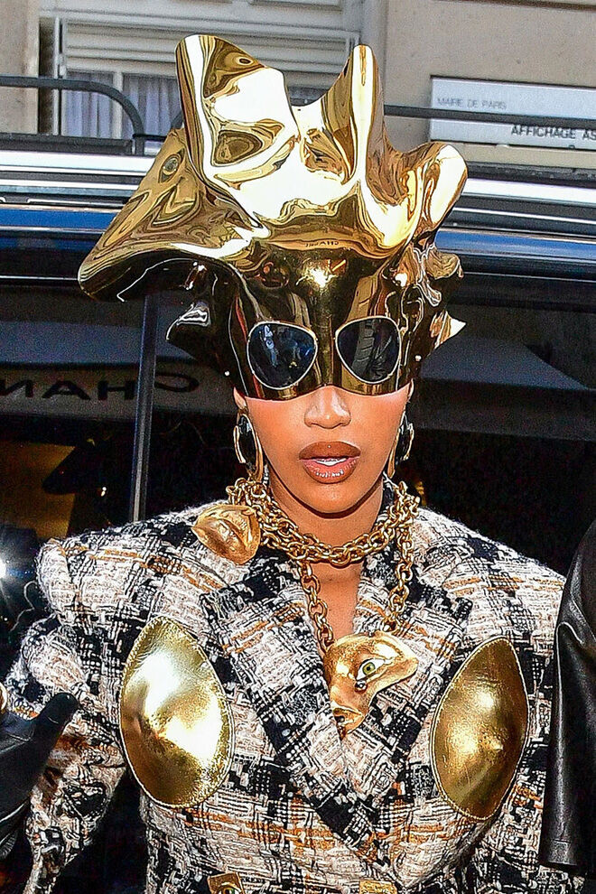 Nhìn lại thời trang của Cardi B ở Paris Fashion Week năm nay ảnh 13