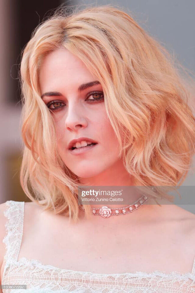 Kristen Stewart khiến công chúng vỡ òa vì makeup mặc dù mặc "đồ ngủ" lên thảm đỏ ảnh 9