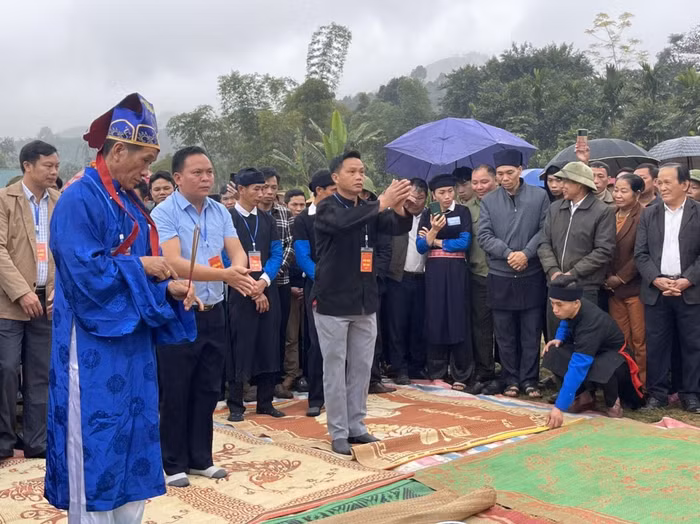 Lễ tế thần nông trong lễ hội xuống đồng
