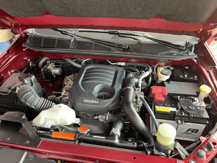 Mẫu SUV Isuzu mu-X vừa ra mắt đã giảm giá mạnh để cạnh tranh hơn ảnh 3