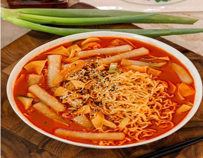 Tokbokki “kiểu Việt Nam” tiếp tục gây sơn sốt tại xứ sở kim chi