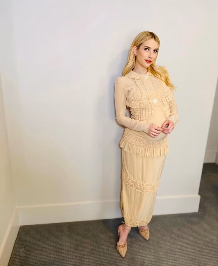 Emma Roberts' maternity look