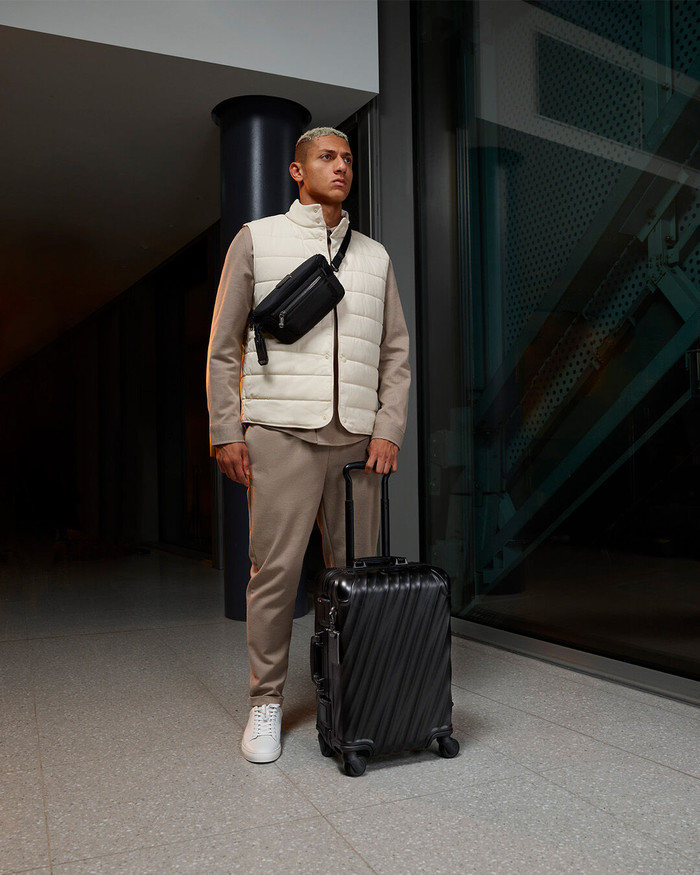 TUMI chiếc dịch Unpack Tomorrow