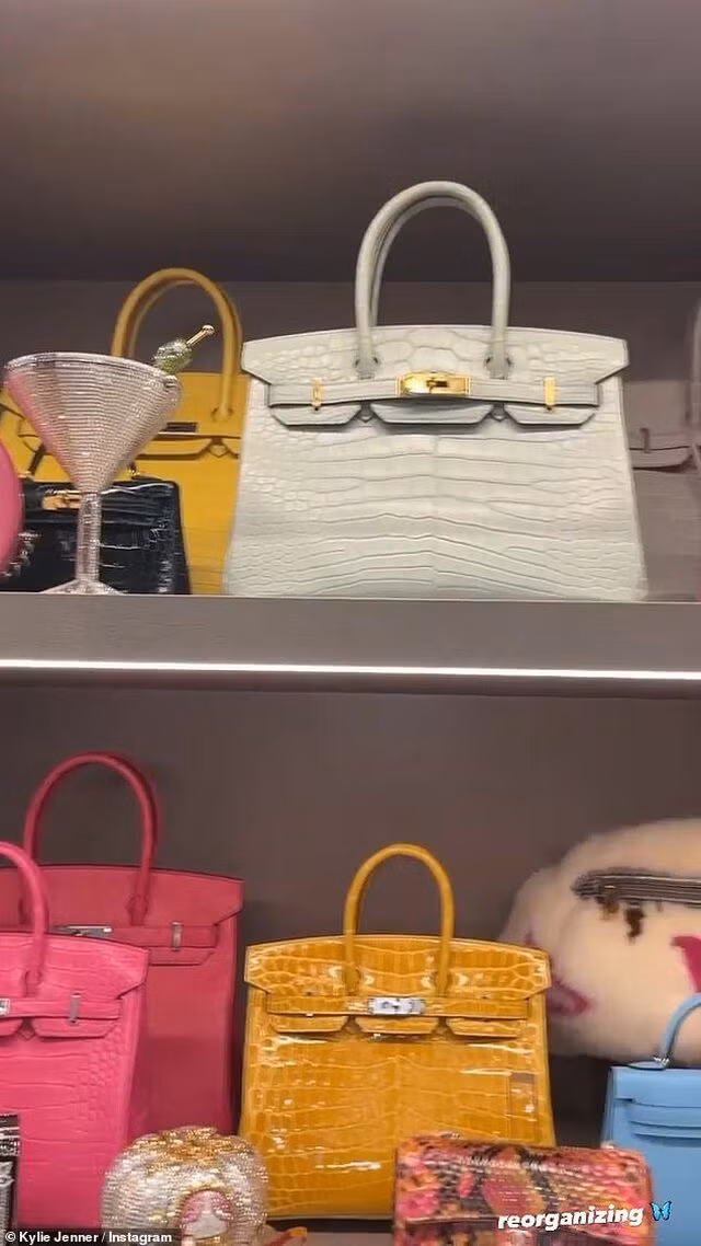 Chiêm ngưỡng tủ đồ hiệu triệu đô của Kylie Jenner-5