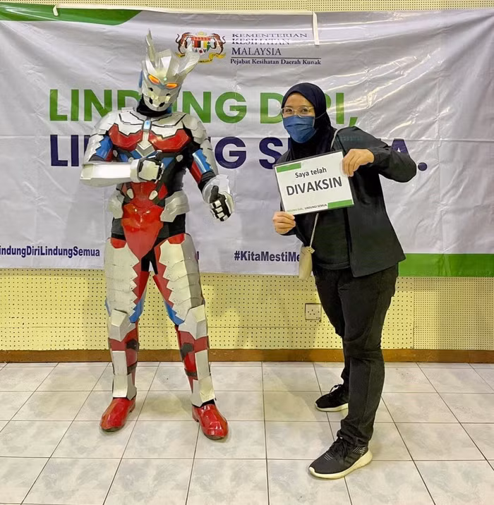 Hóa trang thành siêu anh hùng, thủy thủ mặt trăng... đi tiêm vaccine-3