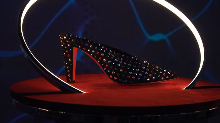 Christian Louboutin Xuân Hè 2022: Loubillusions và tương lai của thời trang