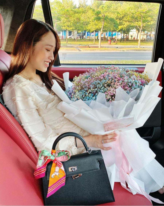 Ái nữ Minh Nhựa tậu giày hiệu liền tay giữa mùa dịch ảnh 8