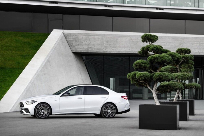 Mercedes-AMG C43 4Matic được trình làng, mạnh hơn 400 mã lực ảnh 1 Mercedes-AMG C43 4Matic được trình làng, mạnh hơn 400 mã lực ảnh 1