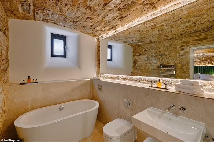 Chi hơn 80 triệu USD biến nhà tù thành khách sạn sang trọng - 8