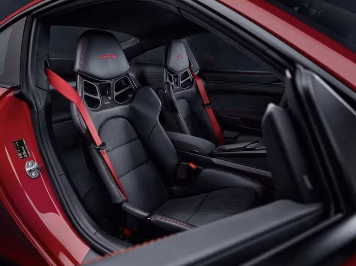 Nội thất xe Porsche 911 Carrera GTS thế hệ 992 