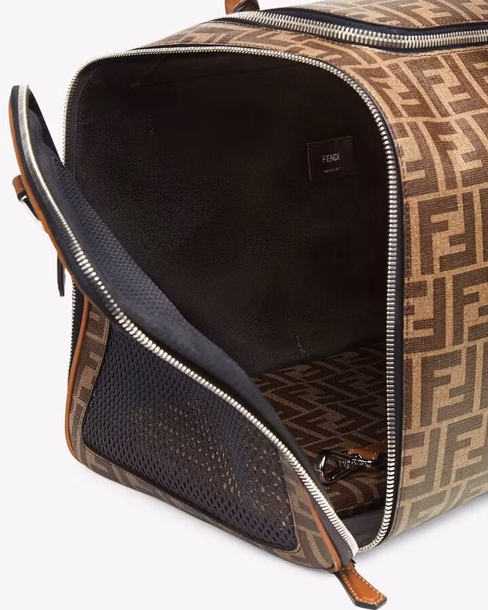 Túi đựng thú cưng của Fendi