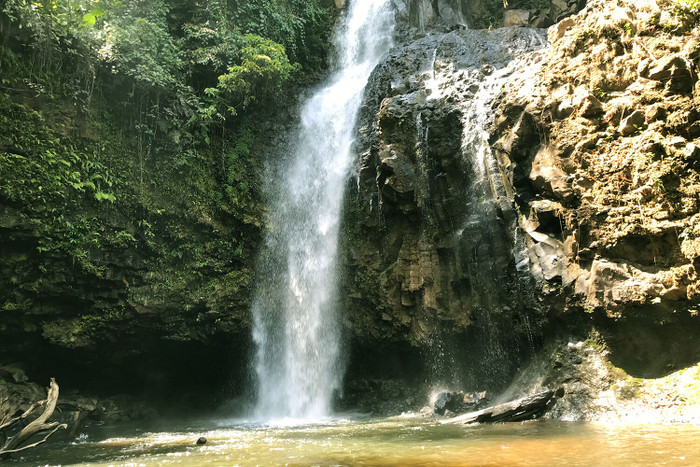 Bình an với thác nước ẩn mình phía sau ngôi chùa tĩnh lặng ảnh 7 Đào Nguyên Cốc