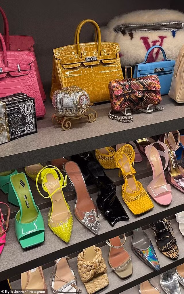 Chiêm ngưỡng tủ đồ hiệu triệu đô của Kylie Jenner-2
