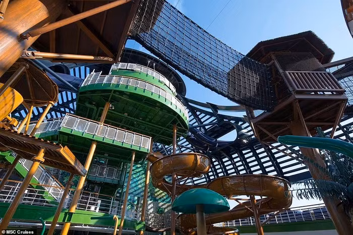 Nội thất nguy nga bên trong tàu du lịch khổng lồ - 5