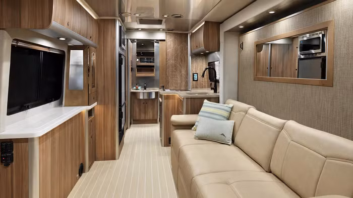 Airstream x Mercedes-Benz 2021 Atlas Touring Coach-3