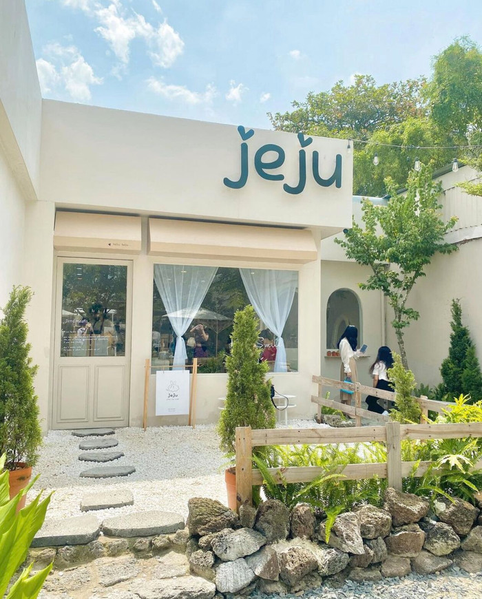 Những quán cà phê đang "càn quét" mọi mặt trận sống ảo ở Sài Gòn ảnh 7