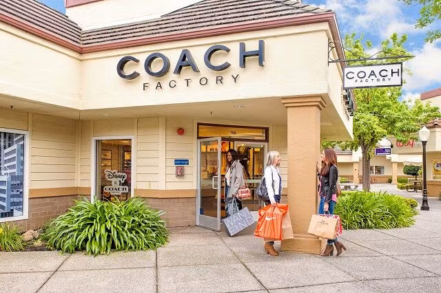 Folsom Premium Outlets là trung tâm mua sắm khá nổi tiếng đối với người dân địa phương.