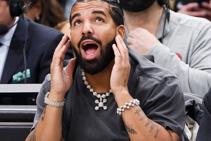 Drake phá kỷ lục của The Beatles trong lịch sử Billboard Hot 100