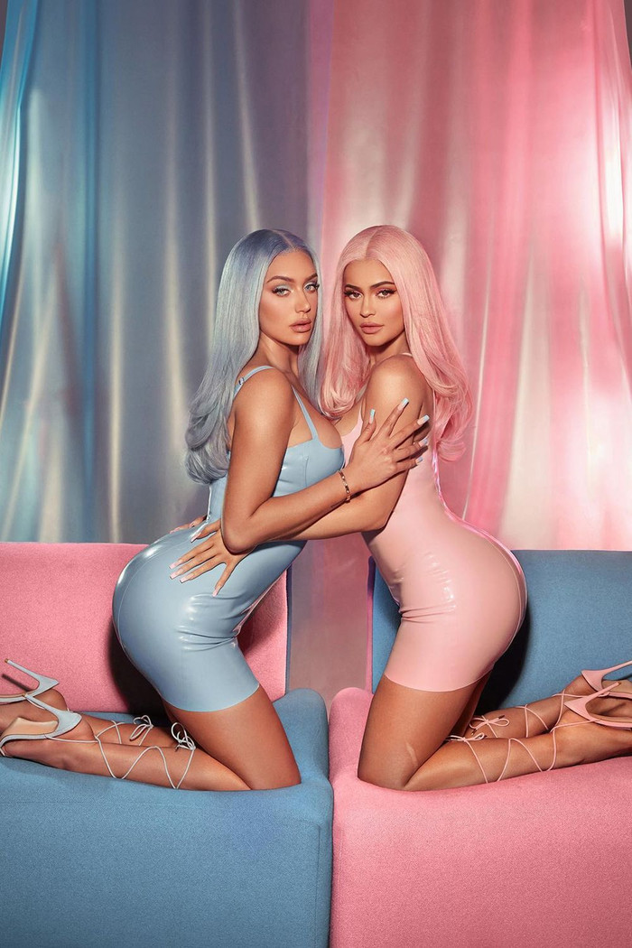 Kylie Jenner cùng bạn thân hợp tác ra mắt BST trang điểm mới ảnh 1 Stassie x kylie