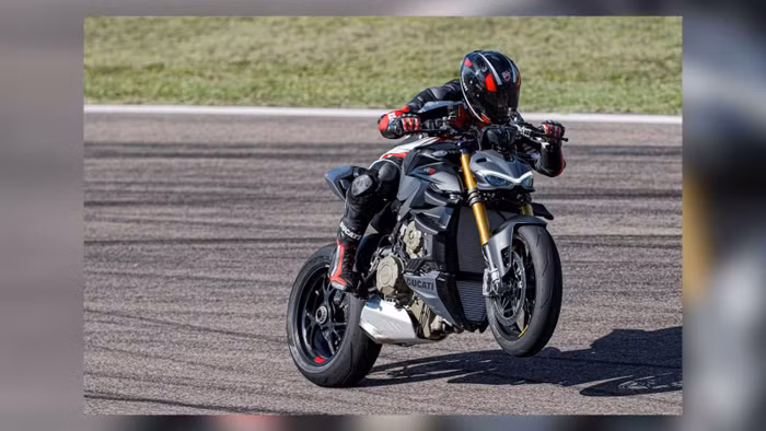 Sau Panigale V4, Ducati Streetfighter V4 2023 ra mắt với 3 phiên bản