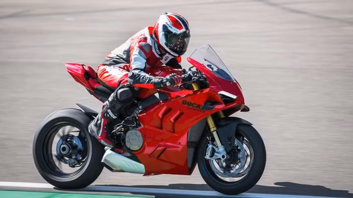 Ducati Panigale V4 2022 mạnh mẽ nhiều trang bị công nghệ hơn ảnh 1