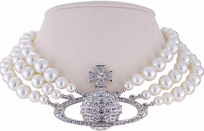 Sự trở lại của chuỗi choker ngọc trai Vivienne Westwood