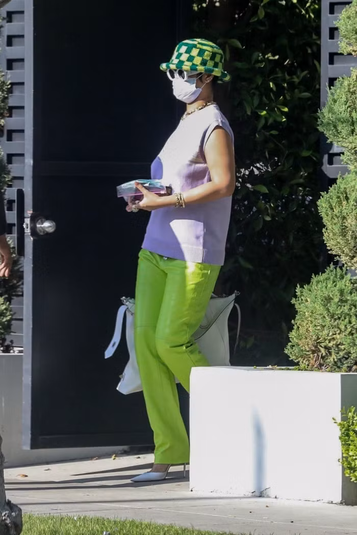 Rihanna và sở thích sưu tầm mũ bucket-7