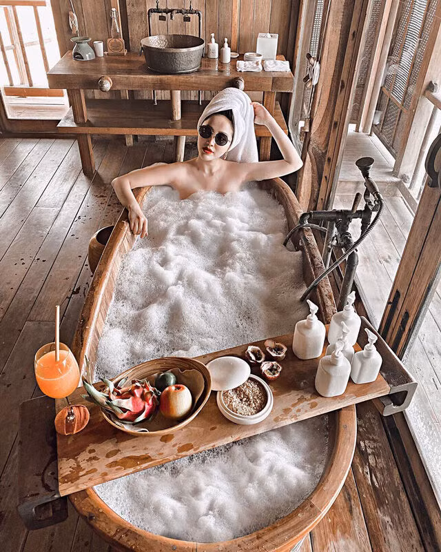 Ngược sóng mùa Covid: Khu nghỉ dưỡng sang chảnh Six Senses Ninh Vân Bay đón lượng khách cao kỷ lục, thu về 9 triệu USD, lãi hơn 3 triệu USD - Ảnh 2.