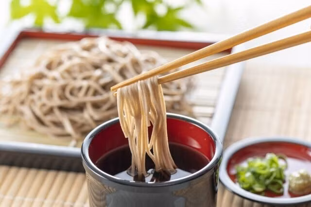 Vì sao người Nhật nổi tiếng tao nhã lại thích húp xì xụp thành tiếng khi ăn mì?-5