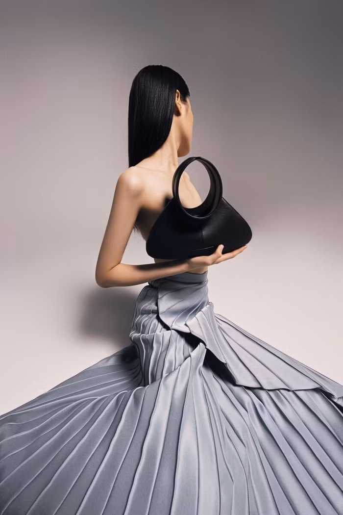 Dấu ấn Việt trong bộ sưu tập túi xách mới của NTK Cường Đàm-3