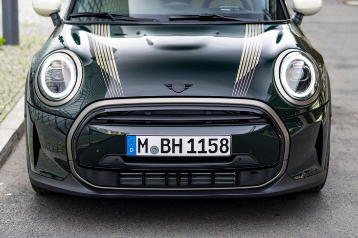 MINI Cooper S 5-Cửa Resolute Edition ra mắt thị trường Việt Nam ảnh 5