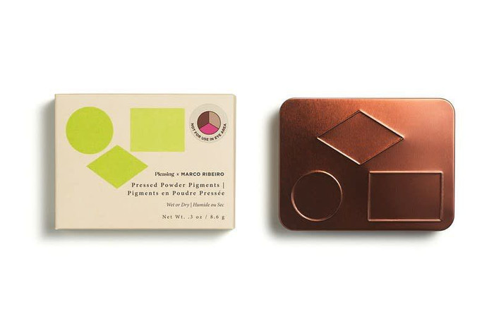 Harry Styles giới thiệu bộ sưu tập các sản phẩm trang điểm mới ảnh 6 Harry Styles giới thiệu bộ sưu tập các sản phẩm trang điểm mới ảnh 6