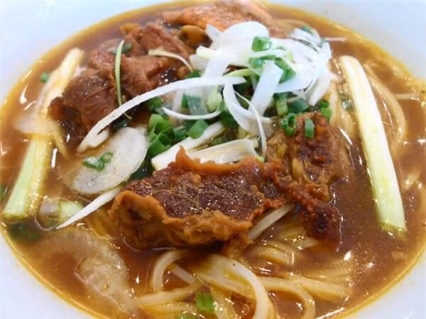 Cuối tuần, trổ tài vào bếp với món phở bò sốt vang ngon chuẩn vị-5