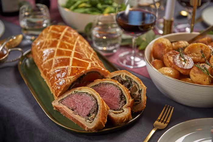 Bò cuộn đút lò Wellington - Vua của các bữa tiệc sang trọng ở Châu Âu-6