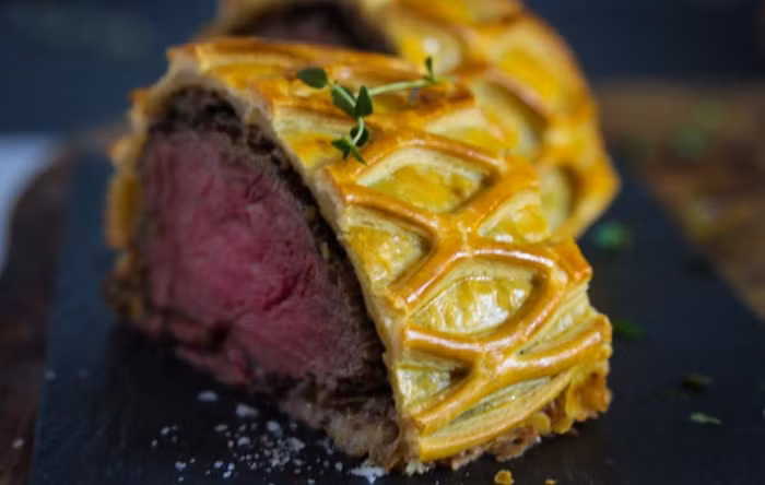 Bò cuộn đút lò Wellington - Vua của các bữa tiệc sang trọng ở Châu Âu-4