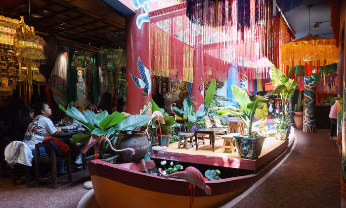 Quán cà phê phong cách Thờ Mẫu