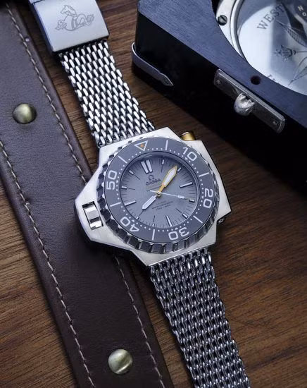 Omega Seamaster Ploprof 1200M: Chiếc đồng hồ lặn đến từ thế giới viễn tưởng ảnh 3