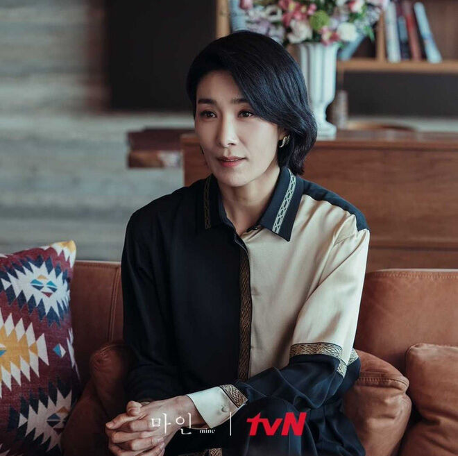 4 kiểu tóc ngắn hot nhất trong phim Hàn nửa đầu năm 2021: Toàn những kiểu giúp sang cả khuôn mặt ảnh 15 4 kiểu tóc ngắn hot nhất trong phim Hàn nửa đầu năm 2021: Toàn những kiểu giúp sang cả khuôn mặt - Ảnh 4.