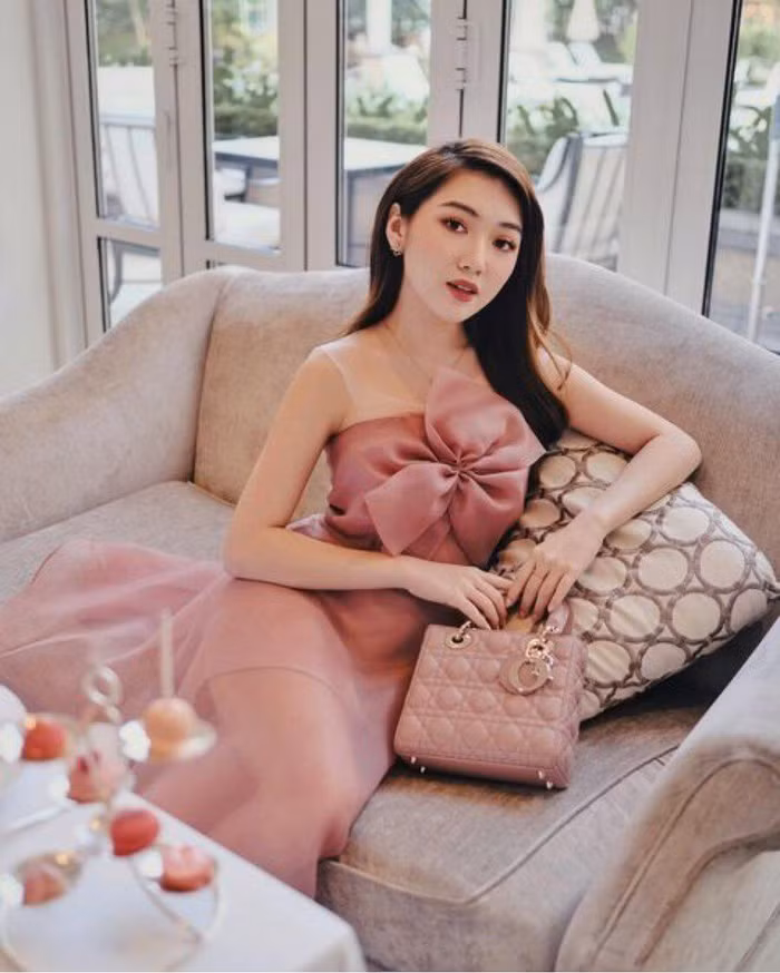 Tủ đồ đẫm mùi sang chảnh của nàng tiểu thư kiêm Beauty Blogger Chloe Nguyễn ảnh 9