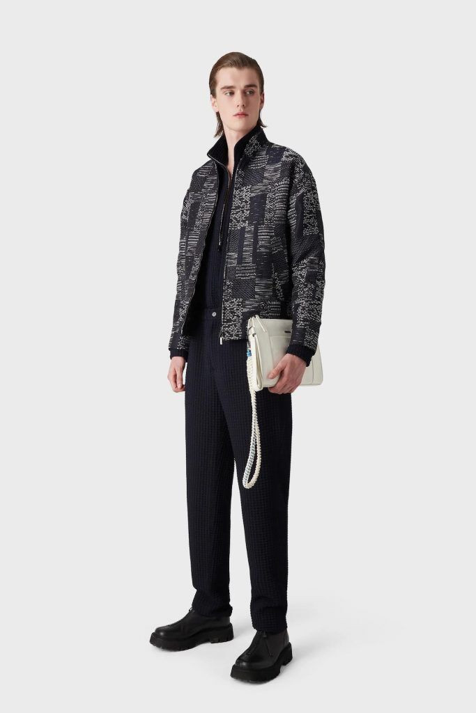 EMPORIO ARMANI GIỚI THIỆU CHIẾN DỊCH XUÂN HÈ 2023 ảnh 14 prod_2203243092_DIP-g76jfe00g8lig6dbo6ec_2203243092_D41P41D1017922-主图-4-683x1024.jpeg