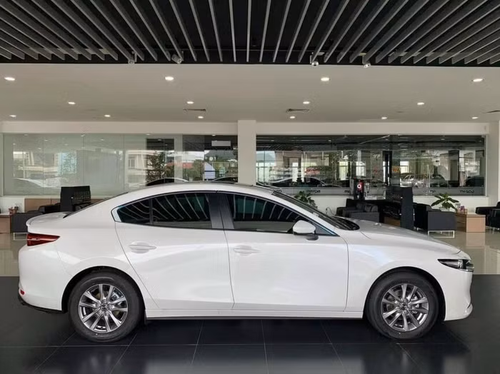 Mẫu xe Mazda 3 bị bỏ phiên bản động cơ 2.0l tại thị trường Việt Nam ảnh 2 Mẫu xe Mazda 3 bị bỏ phiên bản động cơ 2.0l tại thị trường Việt Nam ảnh 2