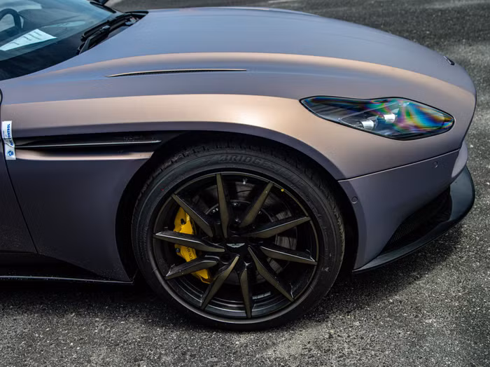 Chi tiết 2 mẫu xe độc bản của Aston Martin từ thương hiệu xe Anh Quốc ảnh 10 DB11_IMGP6252-scaled.jpg