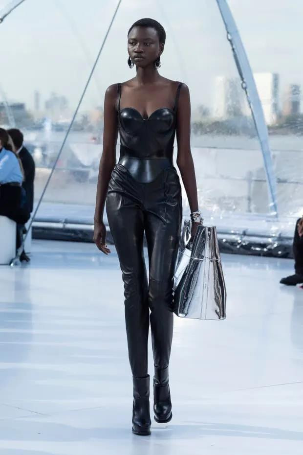 Alexander McQueen Xuân Hè 2023