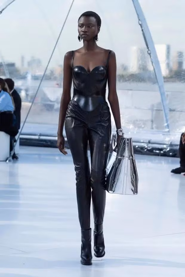 Alexander McQueen Xuân Hè 2023